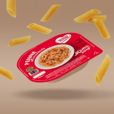 Packaging di penne rigate Mama Easy in vassoio rosso